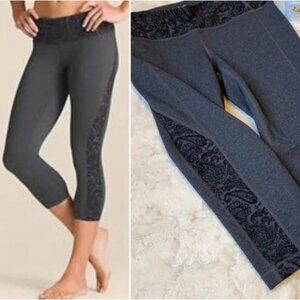 Athleta Women Splits Revelations Paisley Crop Capri Leggings Gray Print Ballet